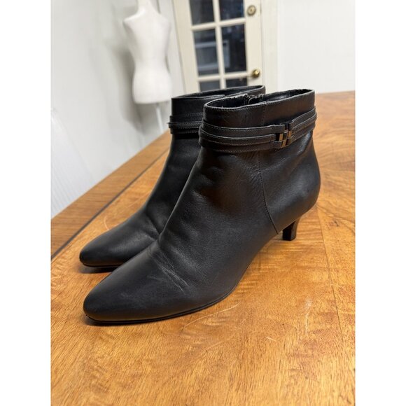 Cole Haan Women’s 9.5 Black Leather Kitten Heel Zip Ankle Boots Style D42371 - Picture 2 of 6